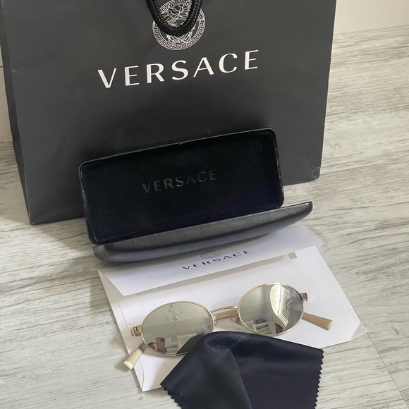 Beautiful  Versace Sunglasses feature mirrored silver lenses and gold rim.